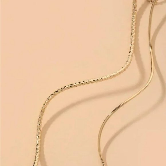 Minimalist Gold Spiral Threader Earrings - Picture 3 of 4